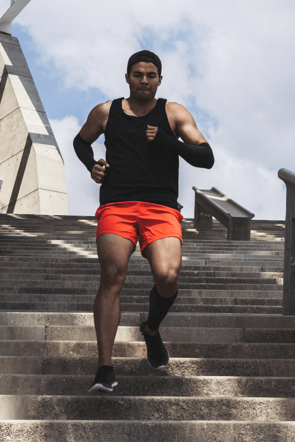 running downstairs outside athlete knee pain
